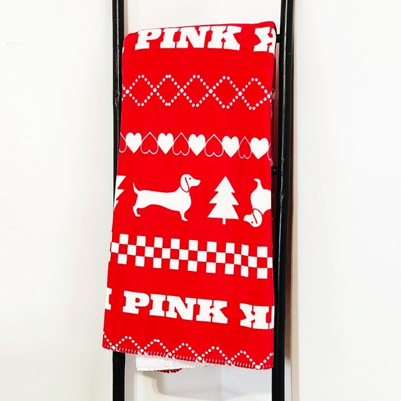 PINK Victoria's Secret Festive Red Blanket, NWOT,  Like New, - Picture 4 of 7